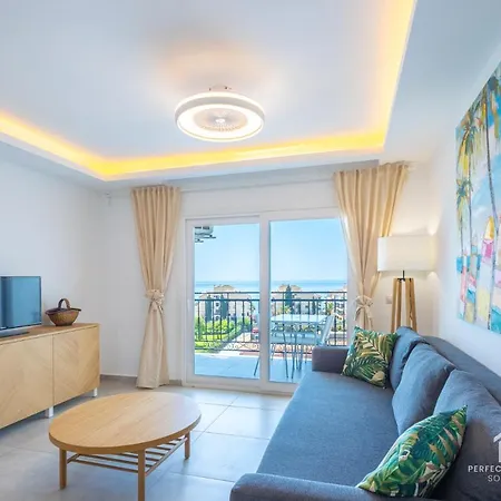 Renovated Two Bedroom In Riviera Close To The